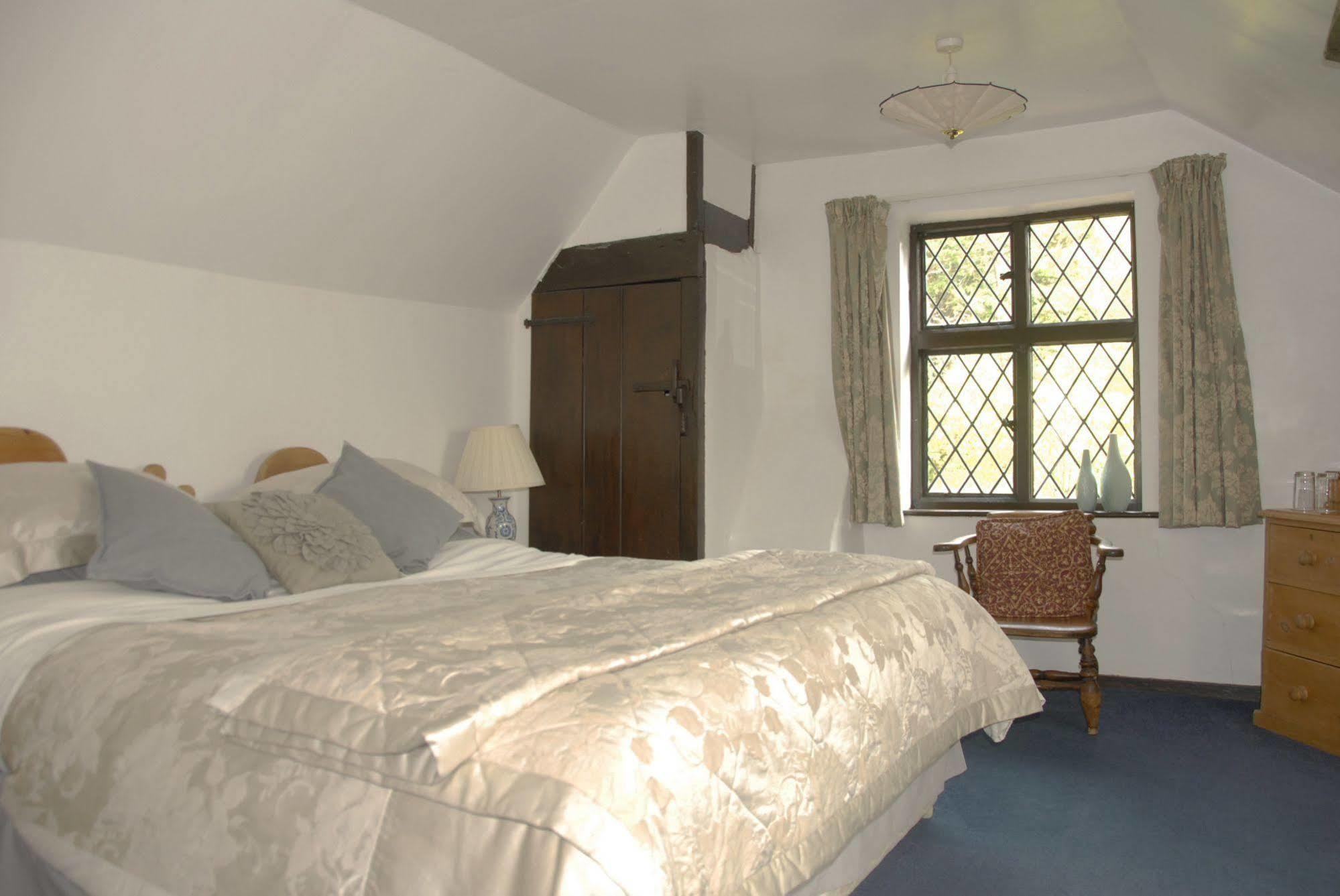 Cleavers Lyng 16Th Century Country House Herstmonceux Exterior photo